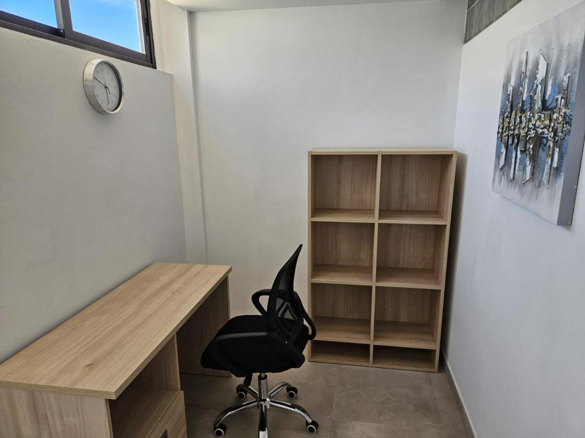 Apartamentos Seneca Junto Al Centro Malaga Bagian luar foto